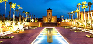 La piscine de l'Hotel Selman Hospitality Marrakech, le soir