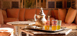L'heure du thé à la menthe aux Deux Tours Marrakech